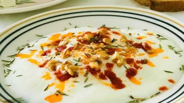Kahvaltı Sofrasına Yakışır: Çılbır