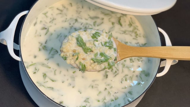 Sıcak Havaların Vazgeçilmezi: Soğuk Ayran Aşı Çorbası