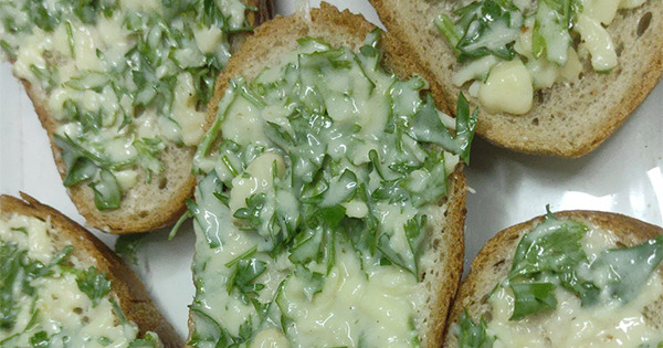 airfryerda-sarimsakli-ekmek-asama4