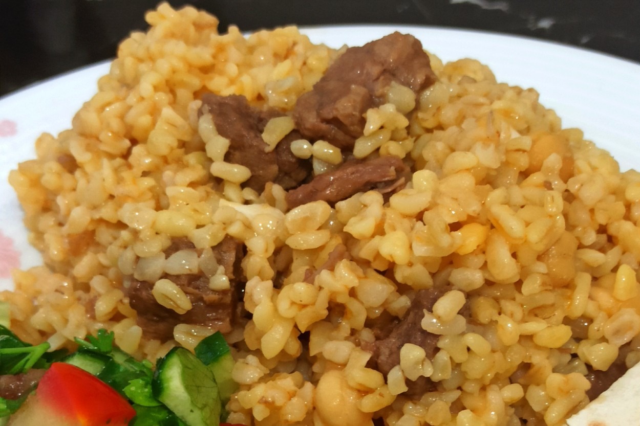 Üstelik Kavurmalı: Nohutlu Bulgur Pilavı