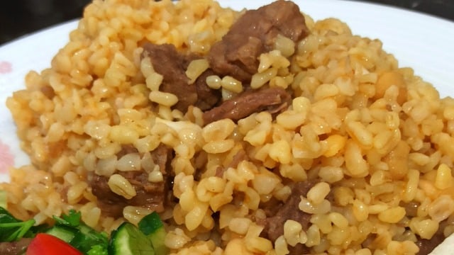 Üstelik Kavurmalı: Nohutlu Bulgur Pilavı