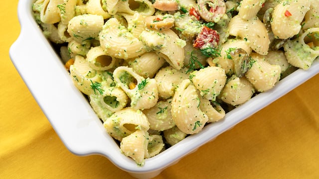 Hafif Lezzet: Kabak Pestolu Makarna Salatası