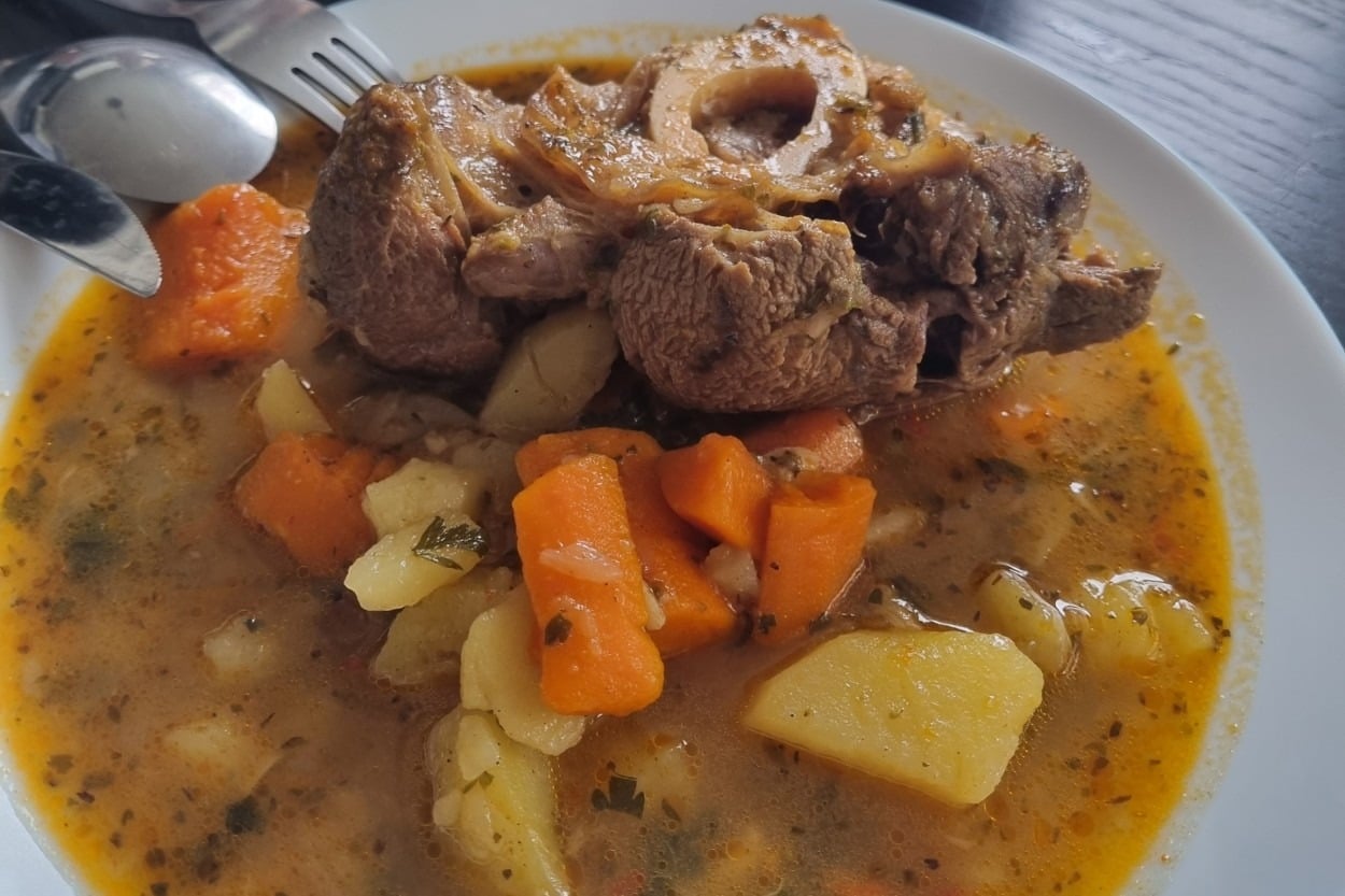 Yumuşacık Olur: Kemikli Et Haşlama