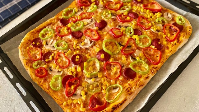 En Pratiği: Ekmek Hamurundan Tepsi Pizzası