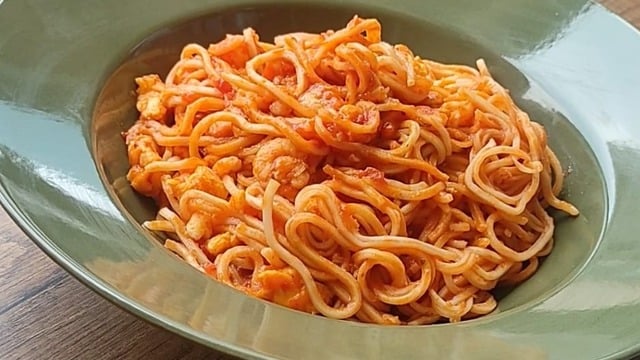 Karides Bonusuyla: Domatesli Yumurtalı Noodle