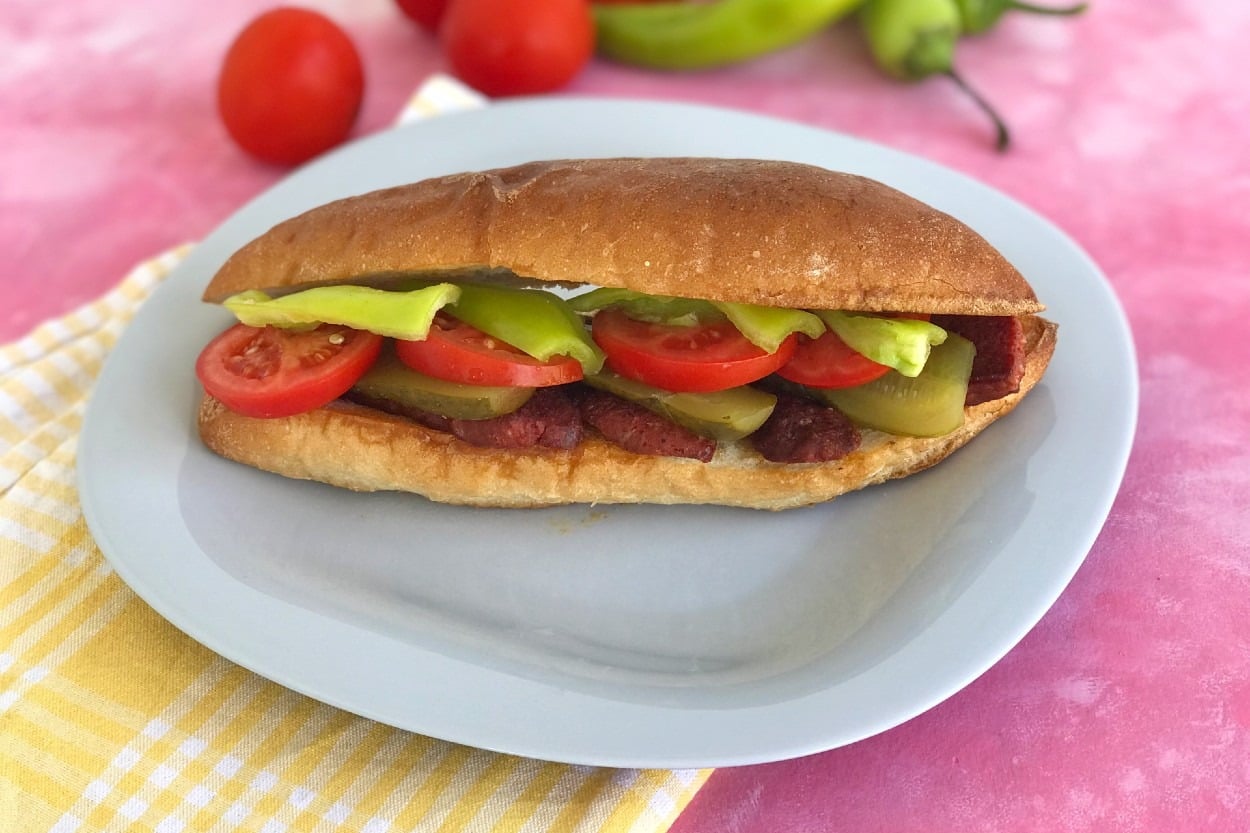 Acıktığın Her An: Ekmek Arası Sucuk