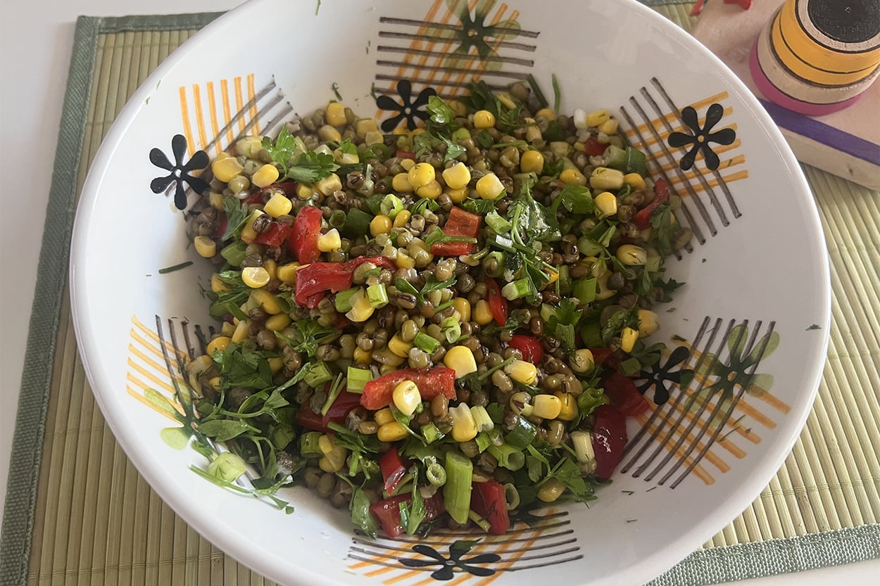 Çok Doyurucu: Maş Fasulye Salatası
