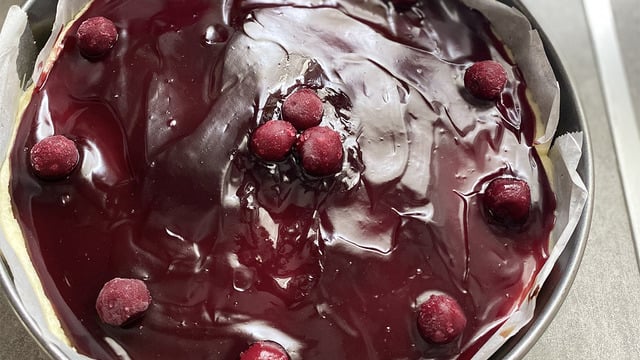 Rengi Harika: Vişneli Reçelden Cheesecake