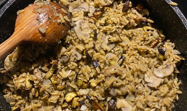 Sebzesi de İçinde: Patlıcanlı Mantarlı Arpa Şehriye Pilavı