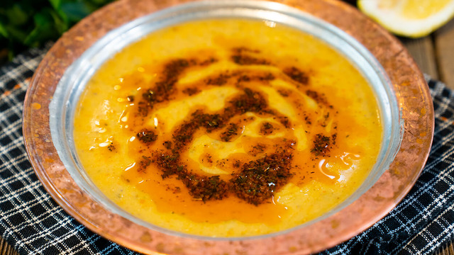 Sofraların Vazgeçilmezi: Soslu Mercimek Çorbası