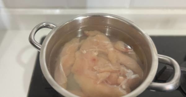 tavuklu-eriste-salatasi1