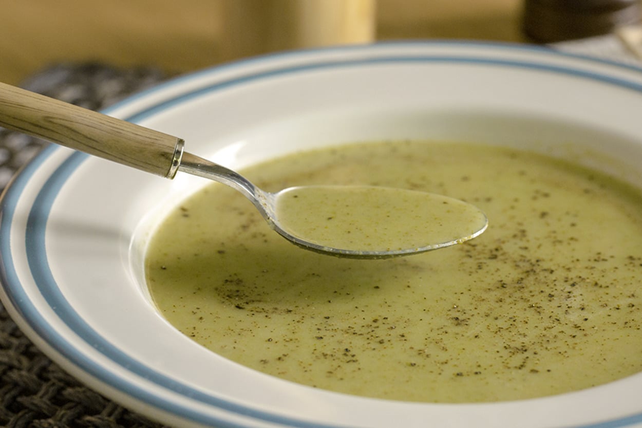 Sütsüz ve Kremasız: Brokoli Çorbası Tarifi