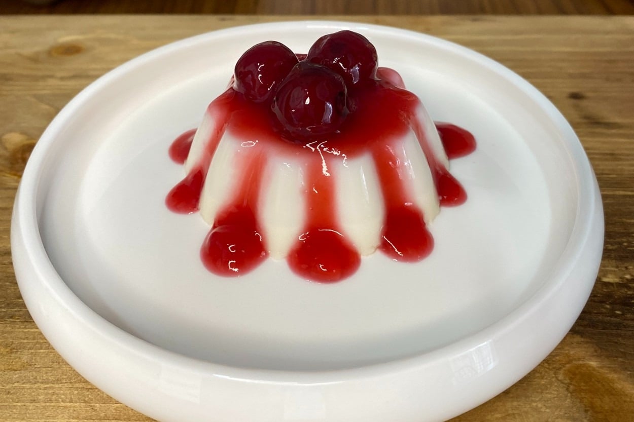 Vişne Soslu: Panna Cotta