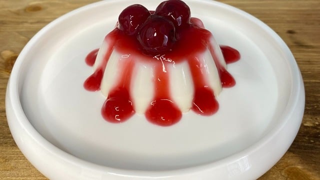 Vişne Soslu: Panna Cotta
