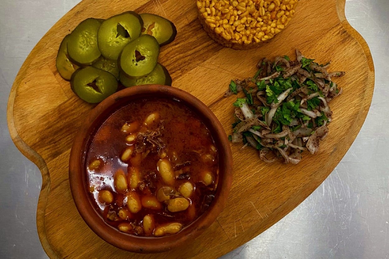 Turşusuz Olmaz: Pastırmalı Kuru Fasulye