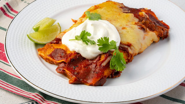 Tavuklu: Enchiladas De Pollo