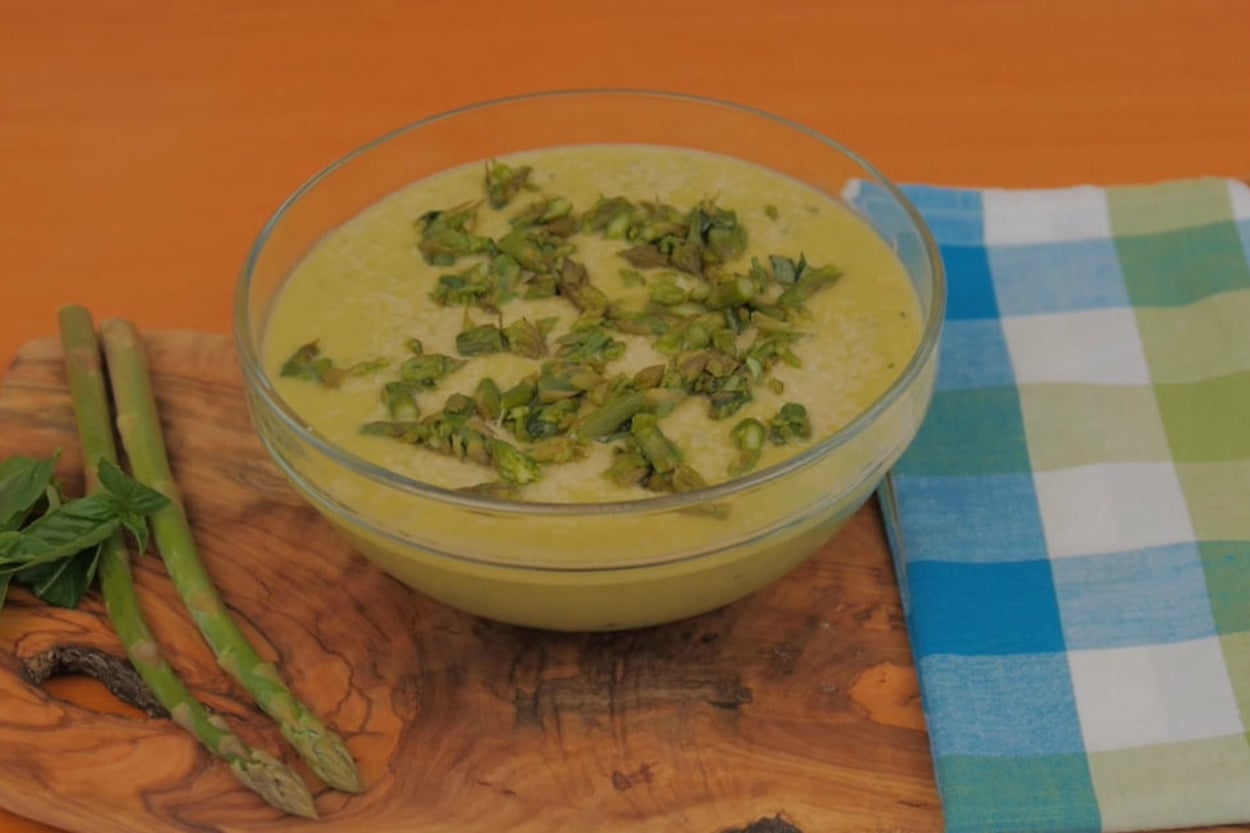 9-12 Aylık Bebeklere Özel: Parmesanlı Kuşkonmaz Çorbası