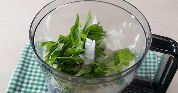 naneli-ayran-asama2-yemekcom
