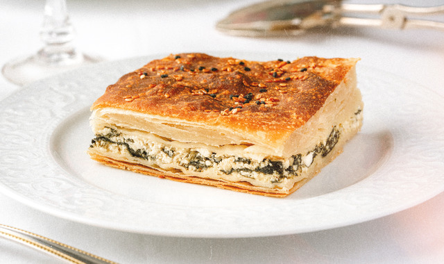 Özel Sofralara: Selanik Usulü Ispanaklı Börek
