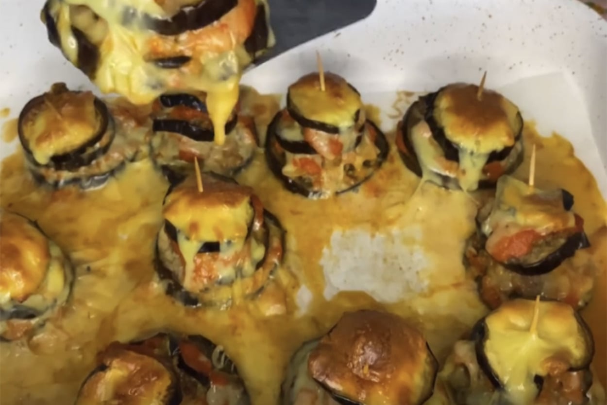 Nar Gibi Kızarır: Kaşarlı Köfteli Patlıcan Kulesi