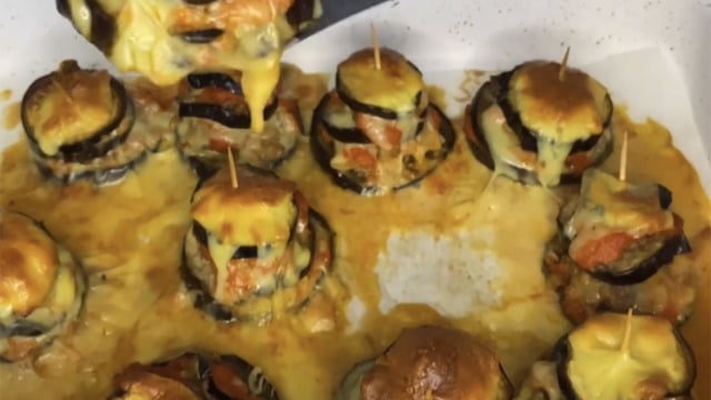 Nar Gibi Kızarır: Kaşarlı Köfteli Patlıcan Kulesi
