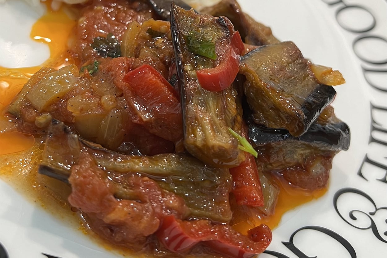 Sosuna Ekmek Banılır: Patlıcan Yemeği