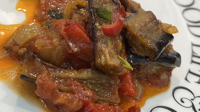 Sosuna Ekmek Banılır: Patlıcan Yemeği
