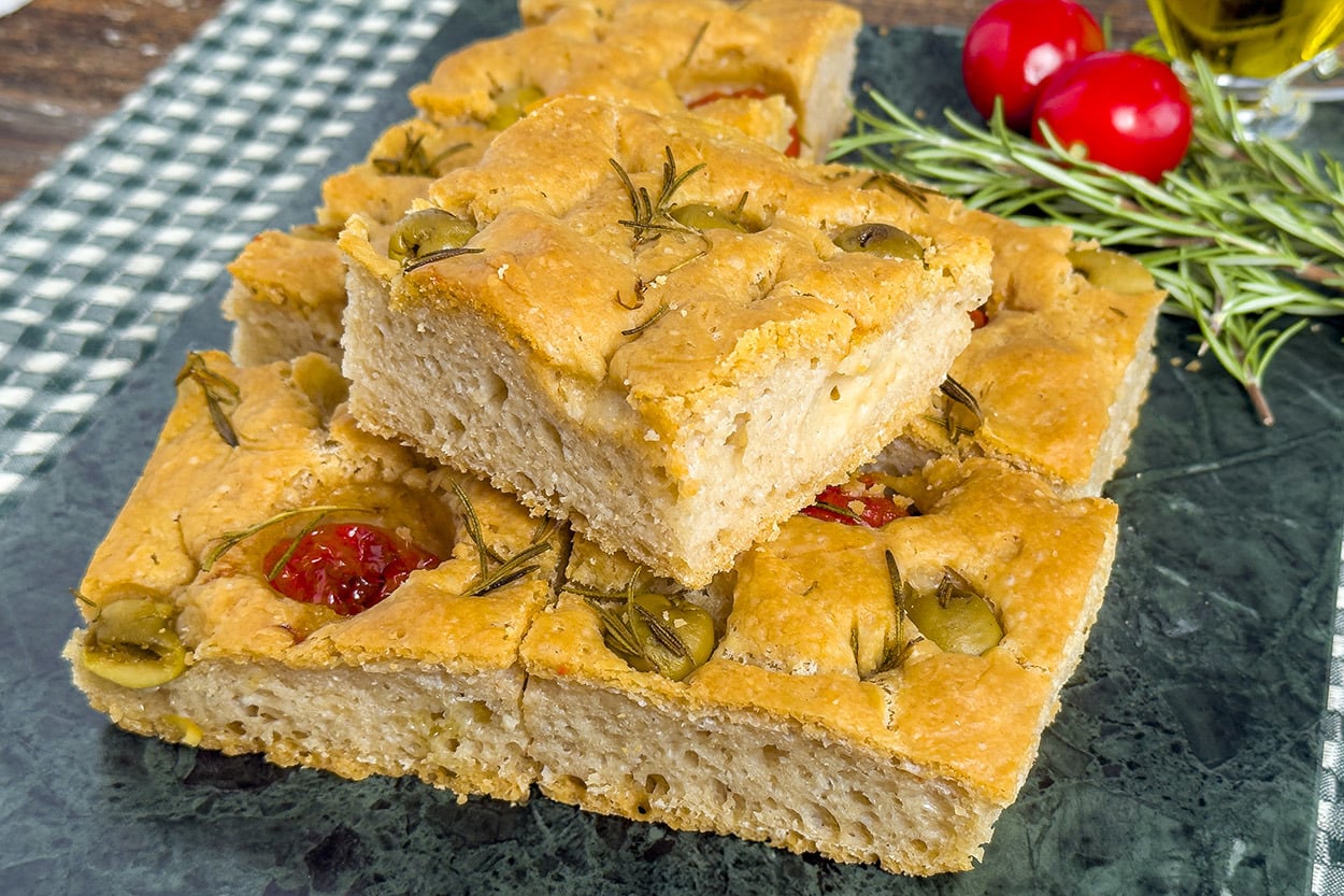 İtalyan Pidesi: Focaccia Ekmeği