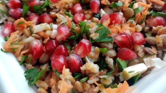 Protein Değeri Yüksek: Ekşili Salata