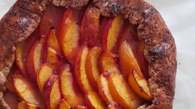 Görüntüsüne Bayılacaksınız: Rafine Şekersiz Şeftalili Galette 