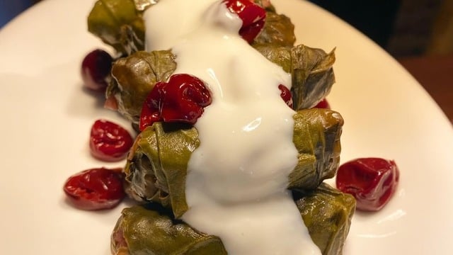 Yaprak Sarmaya Rakip: Vişneli Pazı Sarma