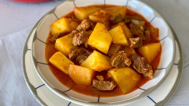Yanına da Pilav: Etli Patates Yemeği
