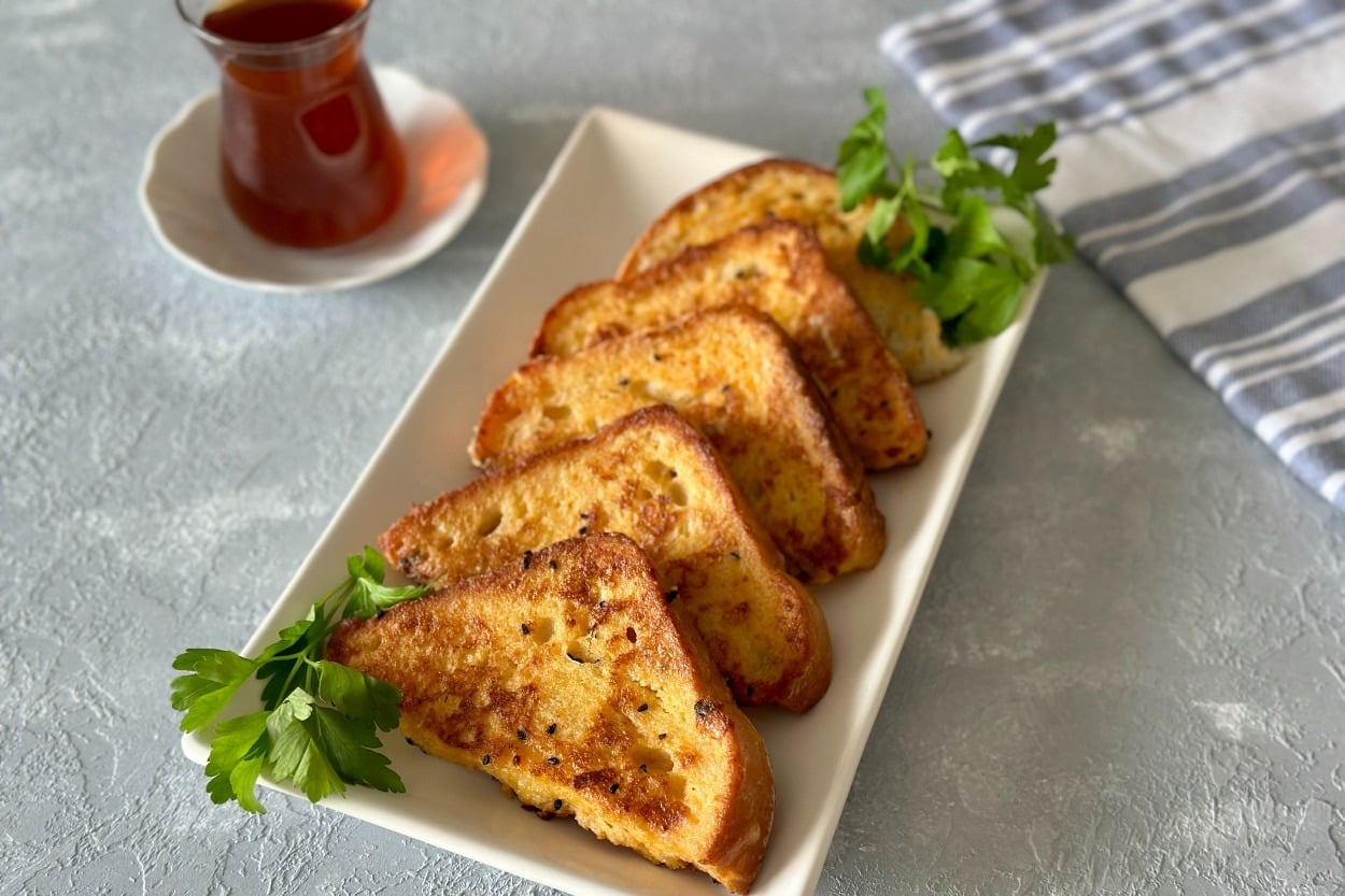 Kahvaltı Keyfi: Börek Tadında Ekmek Kızartması