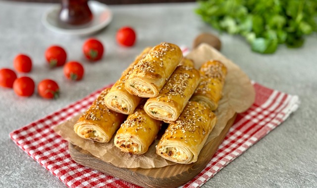 Kahvaltının Gözdesi: Lorlu Börek