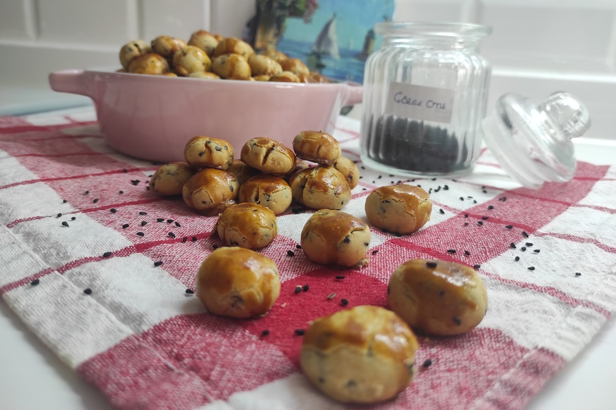 Lokmalık Lezzet: Çörek Otlu Misket Kurabiye