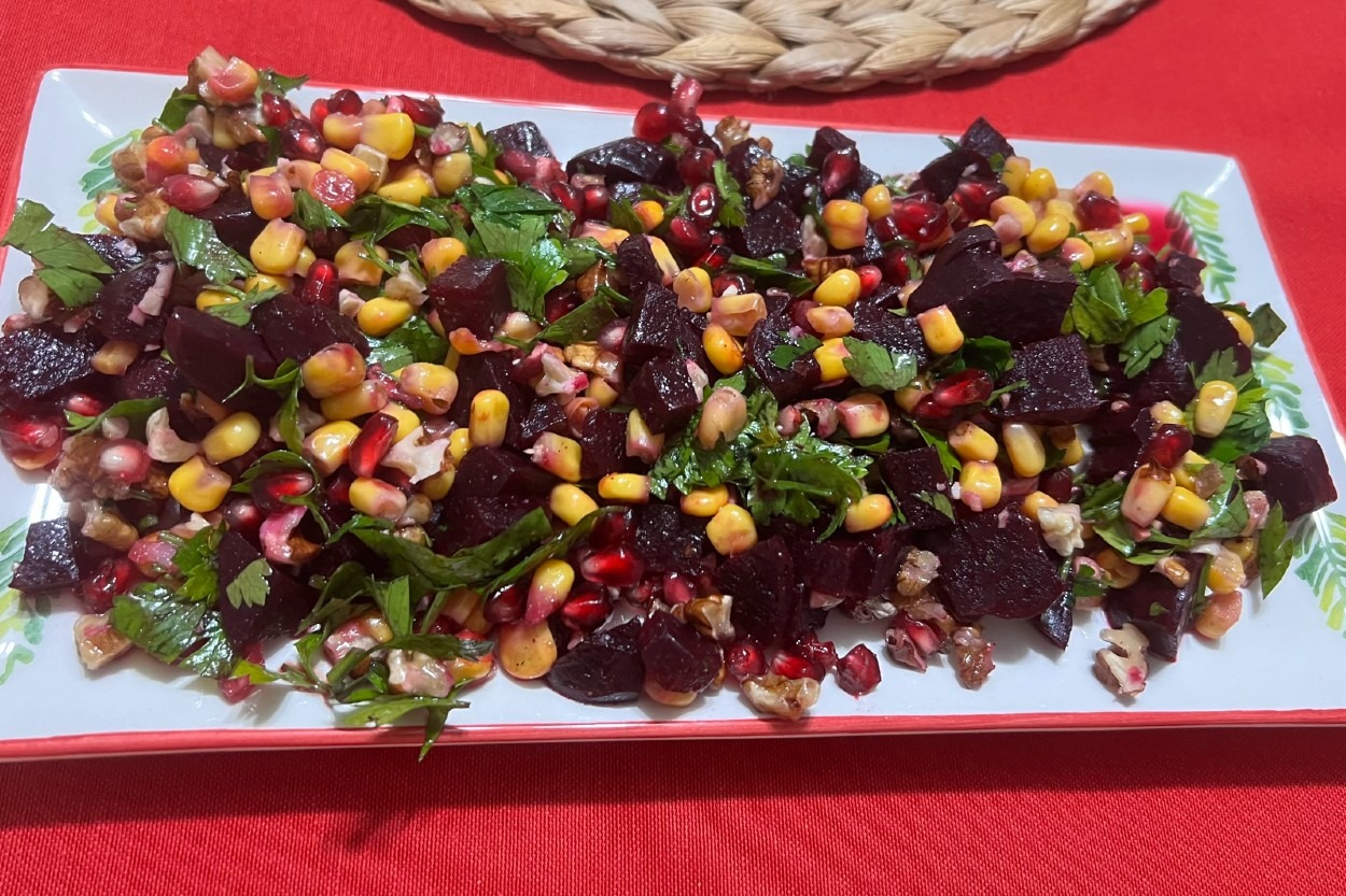Kış Salatası: Narlı Pancar Salatası