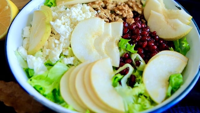 Narlı Cevizli: Armutlu Salata