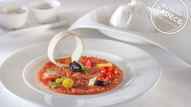 Gina'dan: Domates Püreli Burrata Peyniri ( Burrata pappa al pomodoro)