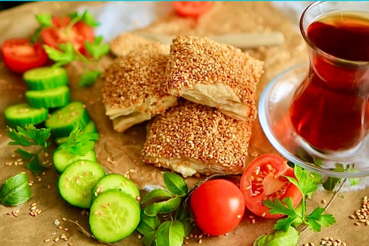 Simit Tadında: Susamlı Çıtır Milföy