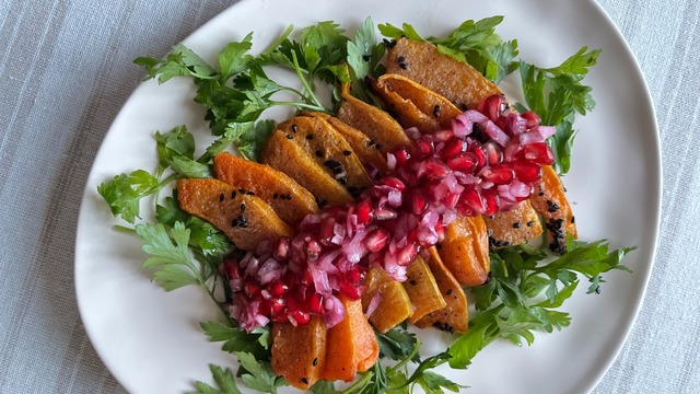 Pek Süslü: Fırınlanmış Bal Kabağı Salatası
