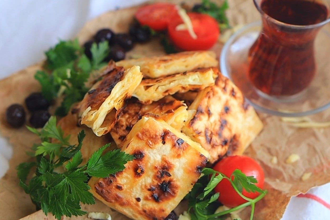 En Hızlı Börek: Yumurtalı Kaşarlı Börek