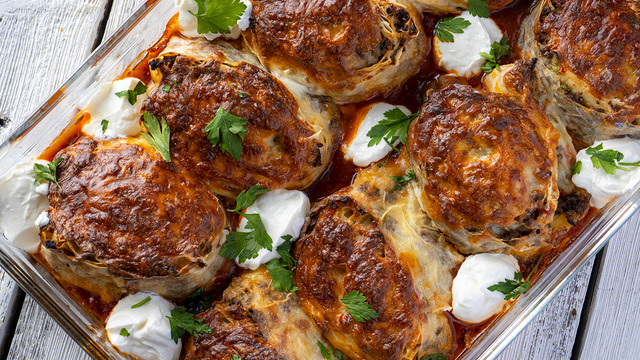Mantı Tadında: Domates Sosunda Pişen Börek