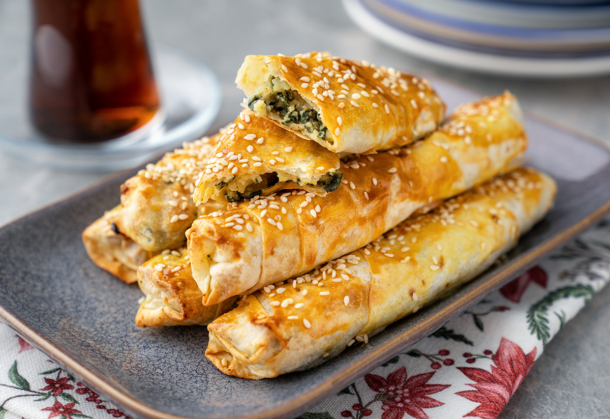Dışı Çıtır, İçi Yumuşak: Ispanaklı Patatesli Börek Tarifi
