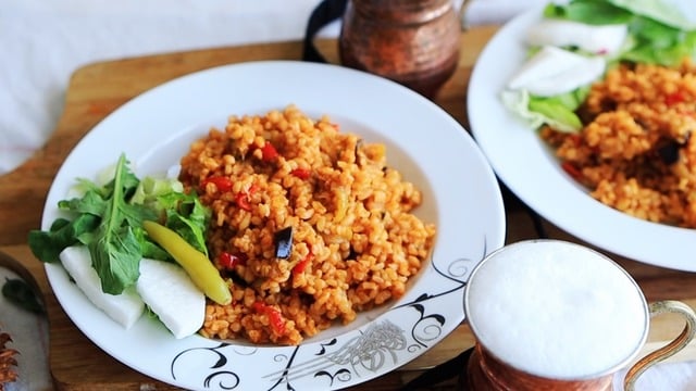 Yanına da Ayran: Patlıcanlı Bulgur Pilavı