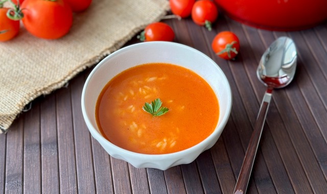 Lezzetli ve Doyurucu: Şehriyeli Domates Çorbası