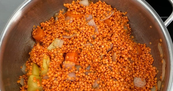 Kadife Gibi: Ev Usulü Mercimek Çorbası