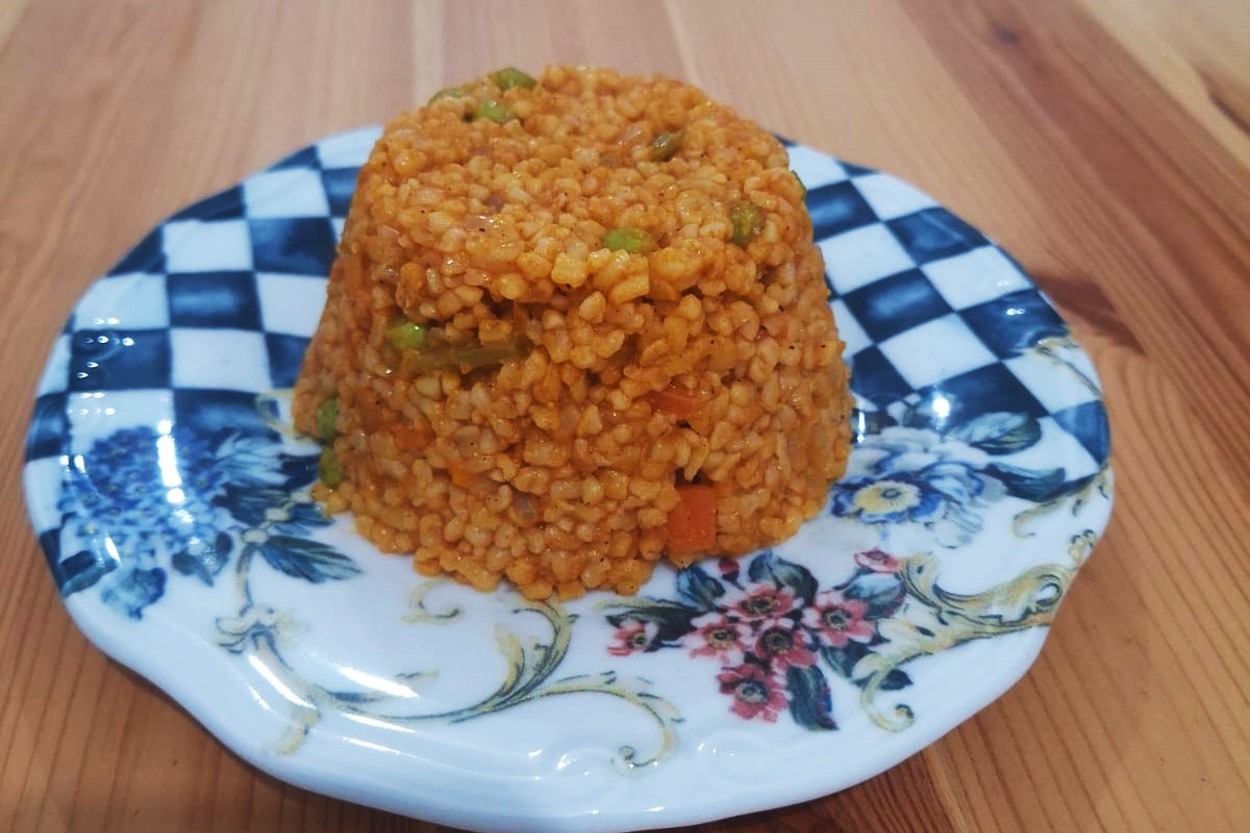 Hem Sağlıklı Hem Lezzetli: Garnitürlü Bulgur Pilavı