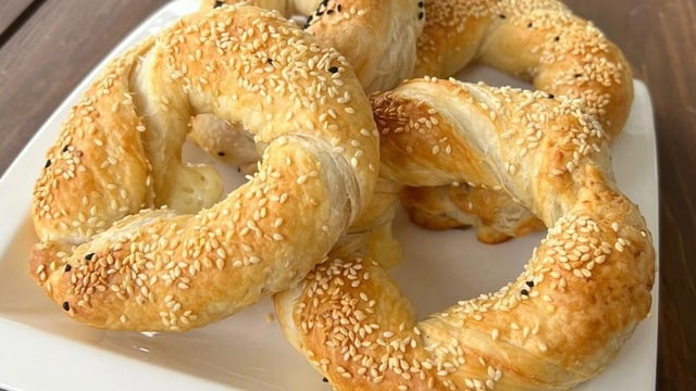 En Kolayı: Milföyden Simit