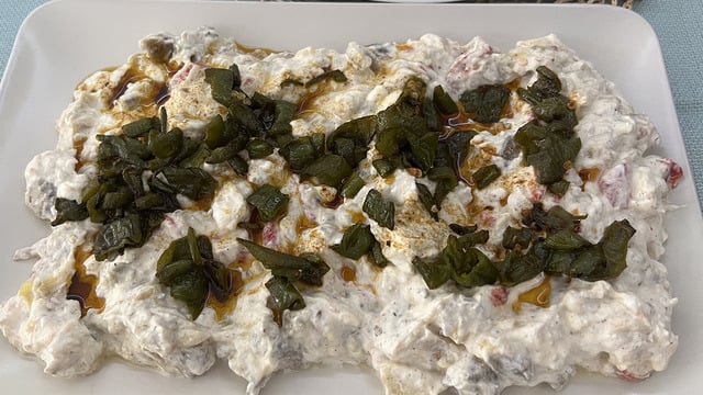 Kızarmış Ekmeği Hazırla: Köz Sebzeli Atom