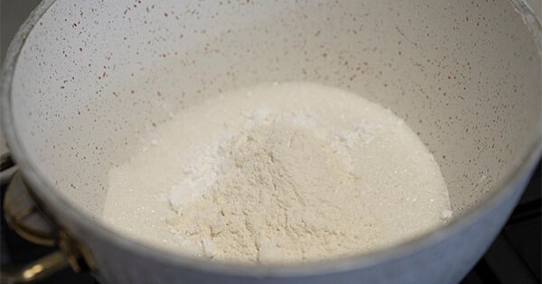 muhallebili-biskuvili-pasta-asama1